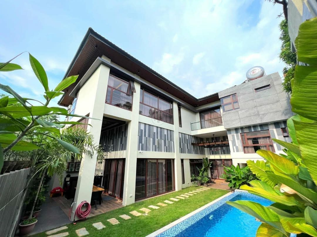 Brand New House and Lot in Multinational Village