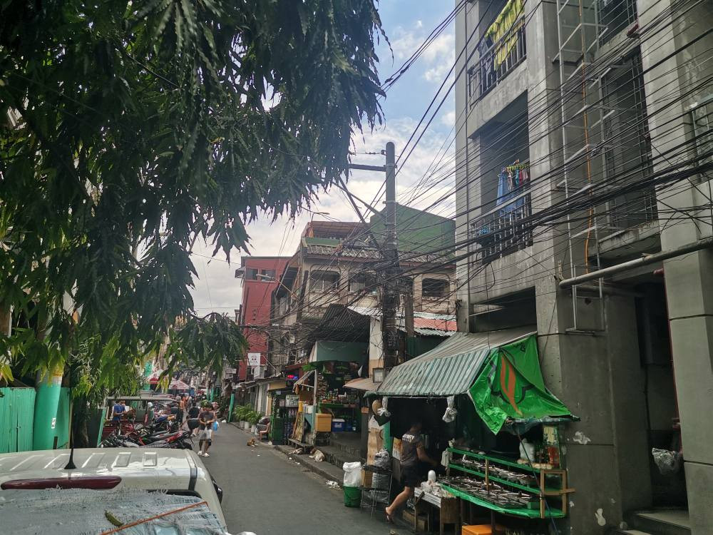 🏢 38-studio apartment + food court, MRT Pasay. ₱70M 🔥 2 lots, 1 title.