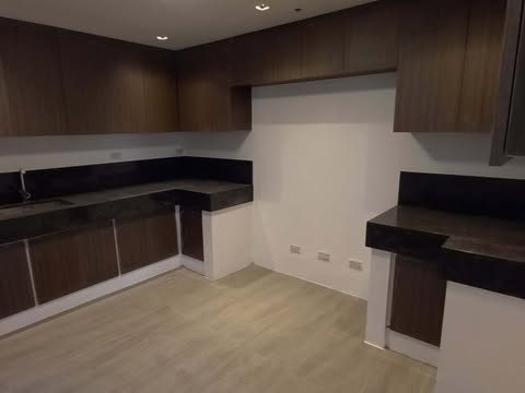 🏙️ 250 sqm penthouse. Ortigas address. ₱120K/mo tenant already inside. ₱55M.