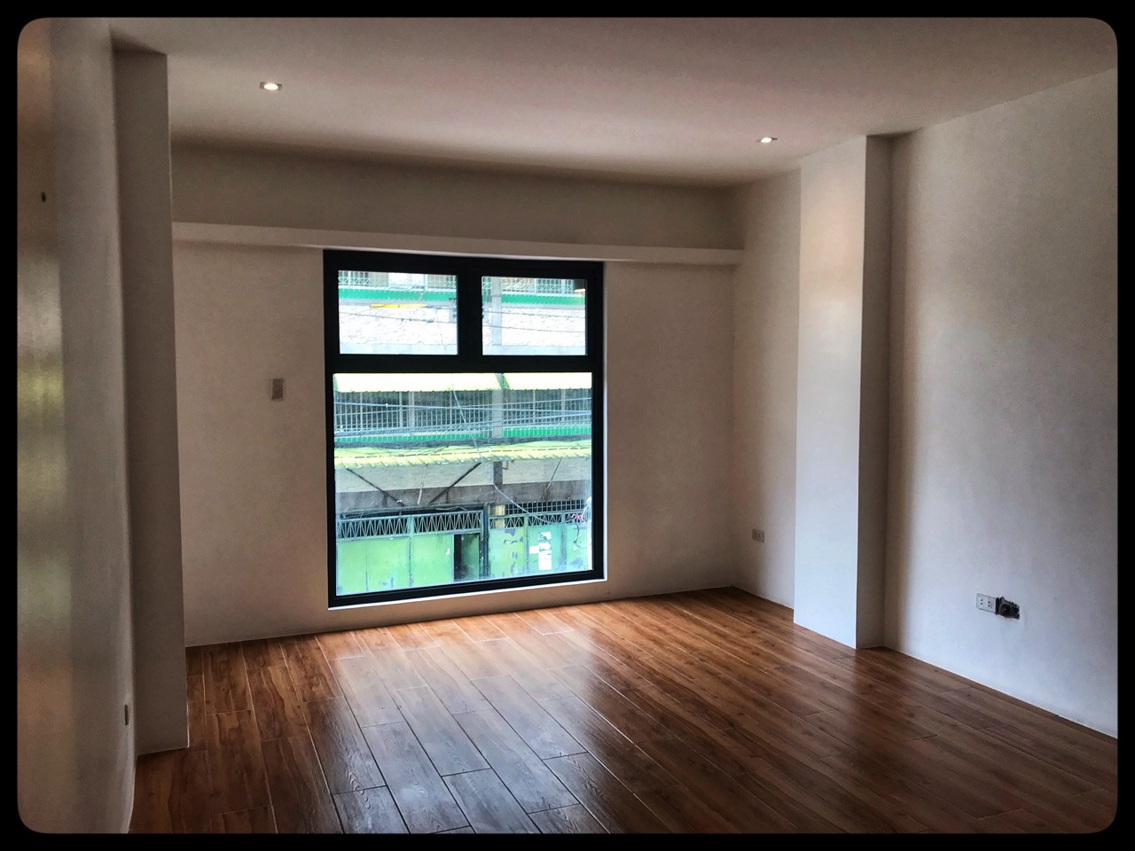 There are family homes that look right on the listing photos.