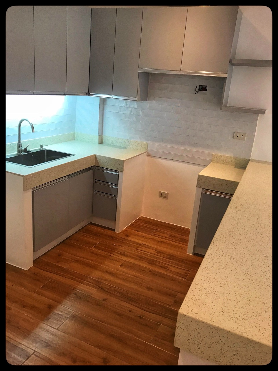 There are family homes that look right on the listing photos.