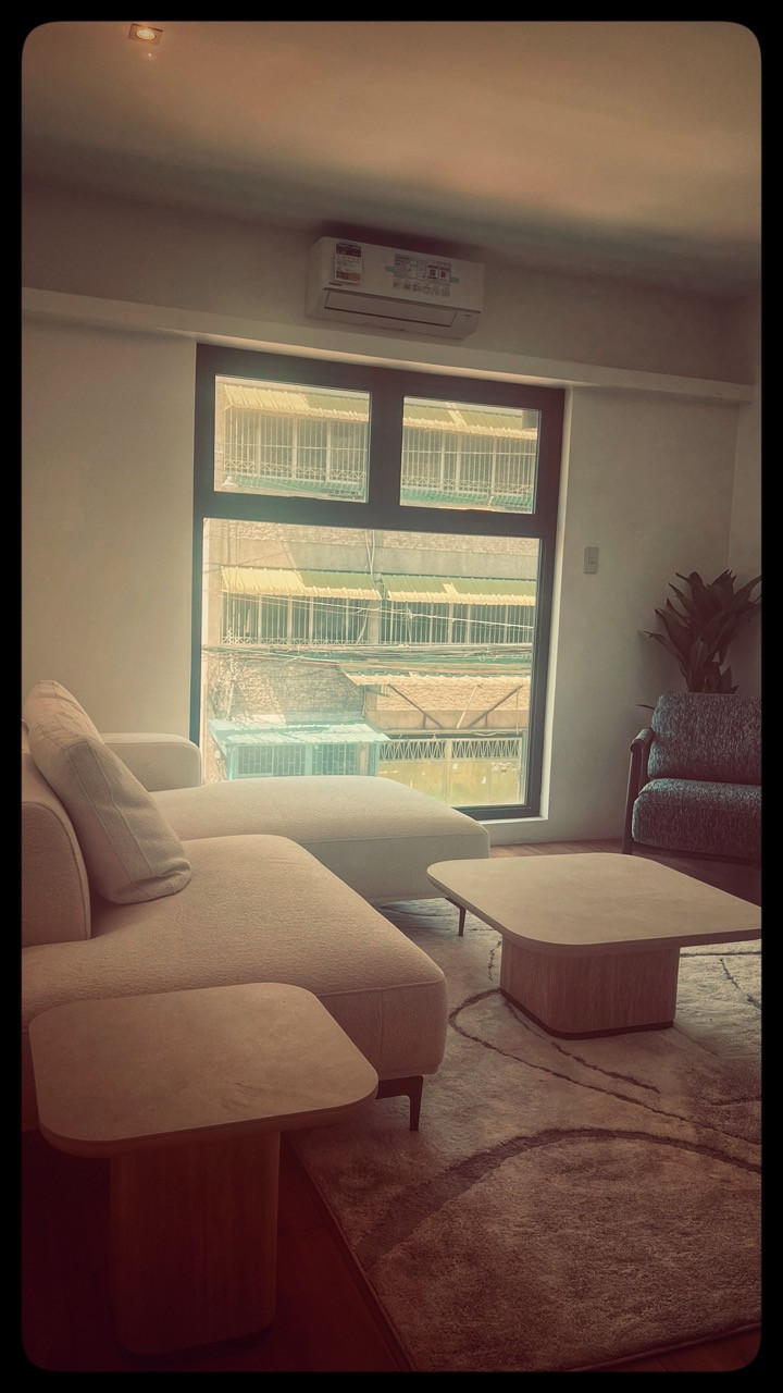 There are family homes that look right on the listing photos.